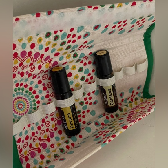 Oiling Bliss pouch: Oil pouch holds 10mL roller oils - Picture 6 of 6